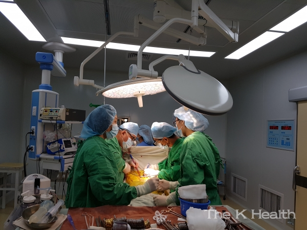 몽골 현지 심장병 환자 수술 및 의료진 교육 장면.(사진제공 : 분당차병원)