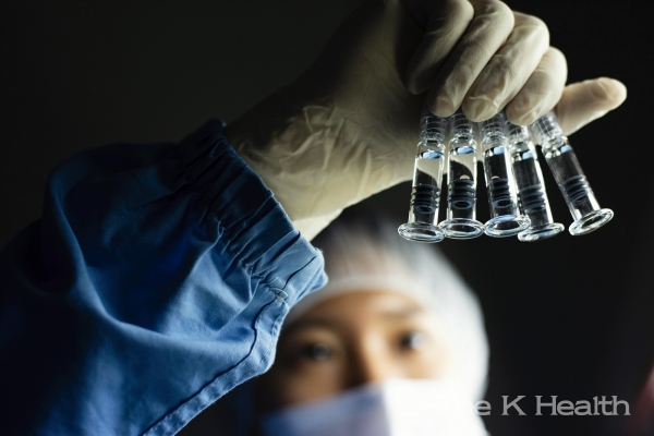 SK바이오사이언스 연구원이 백신 개발을 위한 R&D를 진행하고 있다.(사진제공 : SK바이오사이언스)